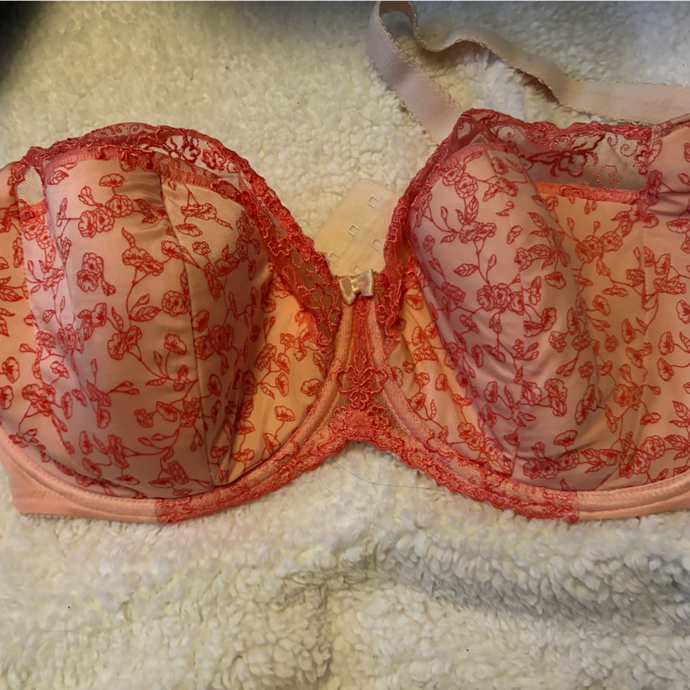 Cute pink lacey bra